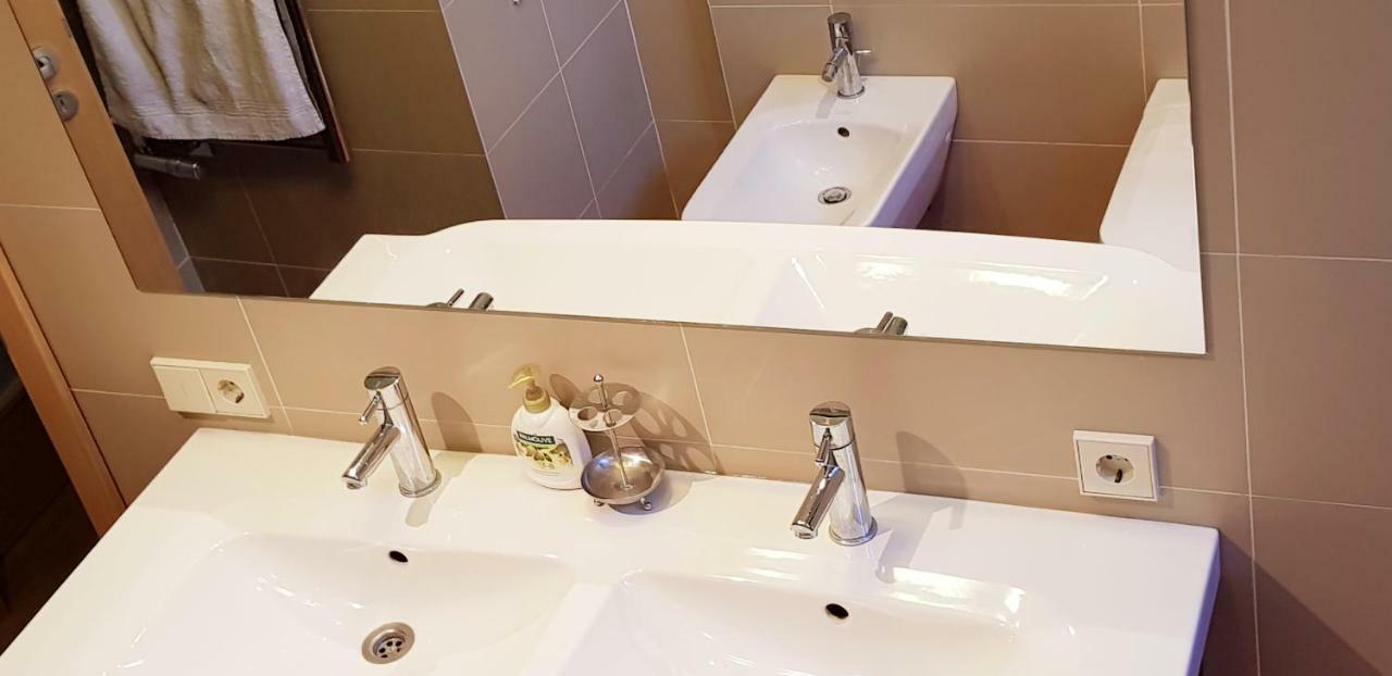 Exceptional Uzupis Bridge 3 Bedroom Apartment Вильнюс Экстерьер фото